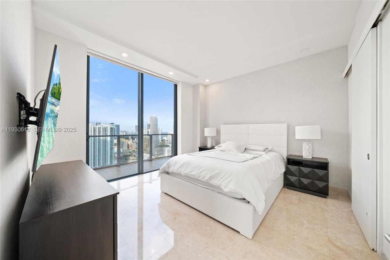 88 SW 7th St, Unit 3212, Miami, FL 33130 Photo