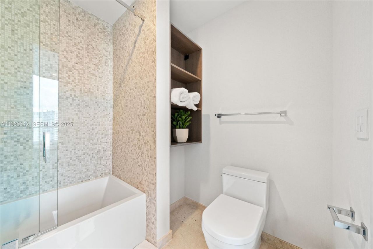 88 SW 7th St, Unit 3212, Miami, FL 33130 Photo