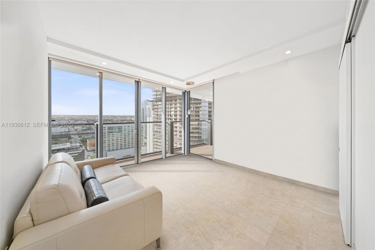 88 SW 7th St, Unit 3212, Miami, FL 33130 Photo