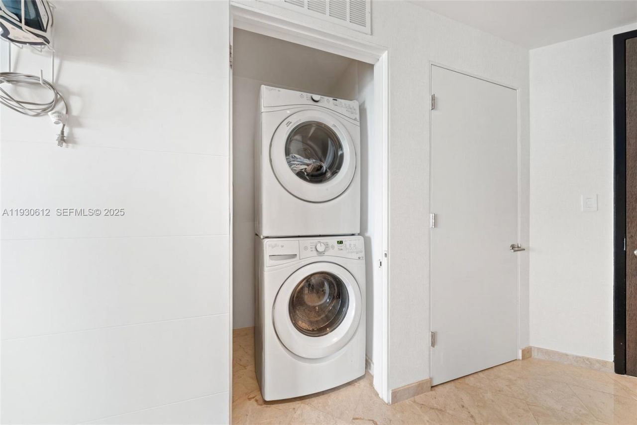 88 SW 7th St, Unit 3212, Miami, FL 33130 Photo