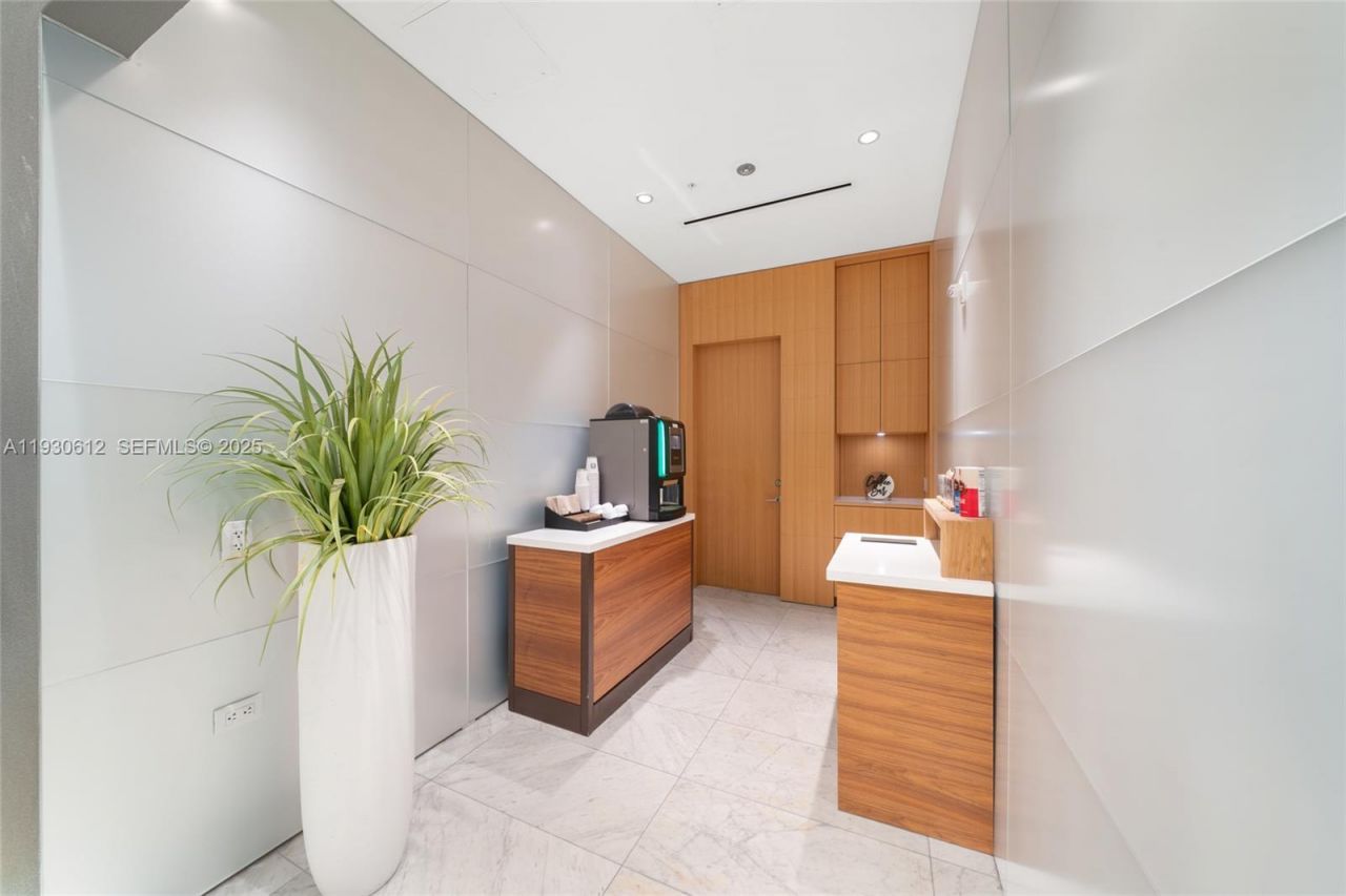 88 SW 7th St, Unit 3212, Miami, FL 33130 Photo