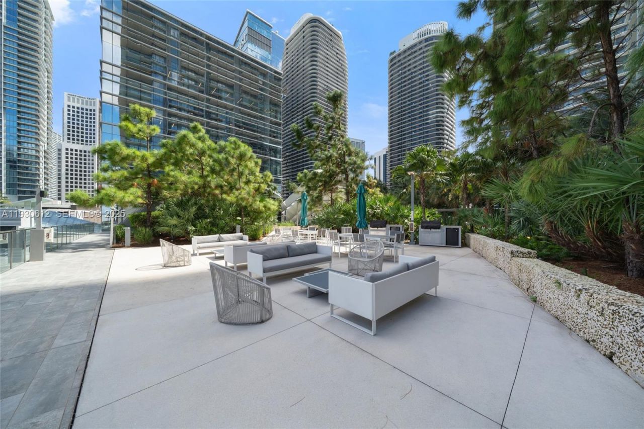 88 SW 7th St, Unit 3212, Miami, FL 33130 Photo