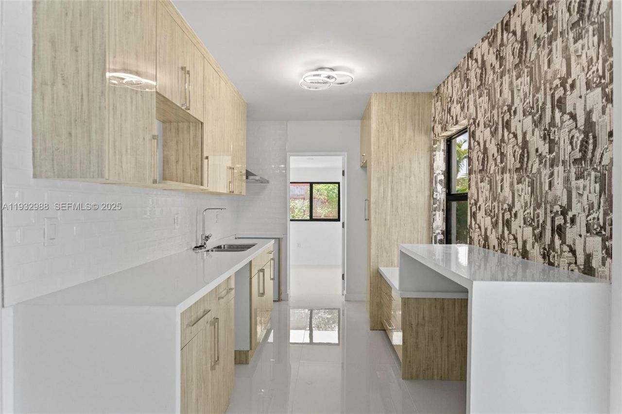 1640 NE 183 St, North Miami Beach, FL 33179 Photo