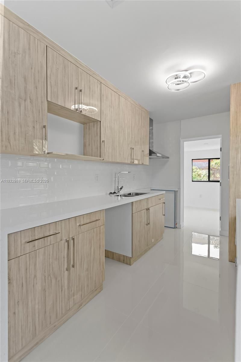 1640 NE 183 St, North Miami Beach, FL 33179 Photo