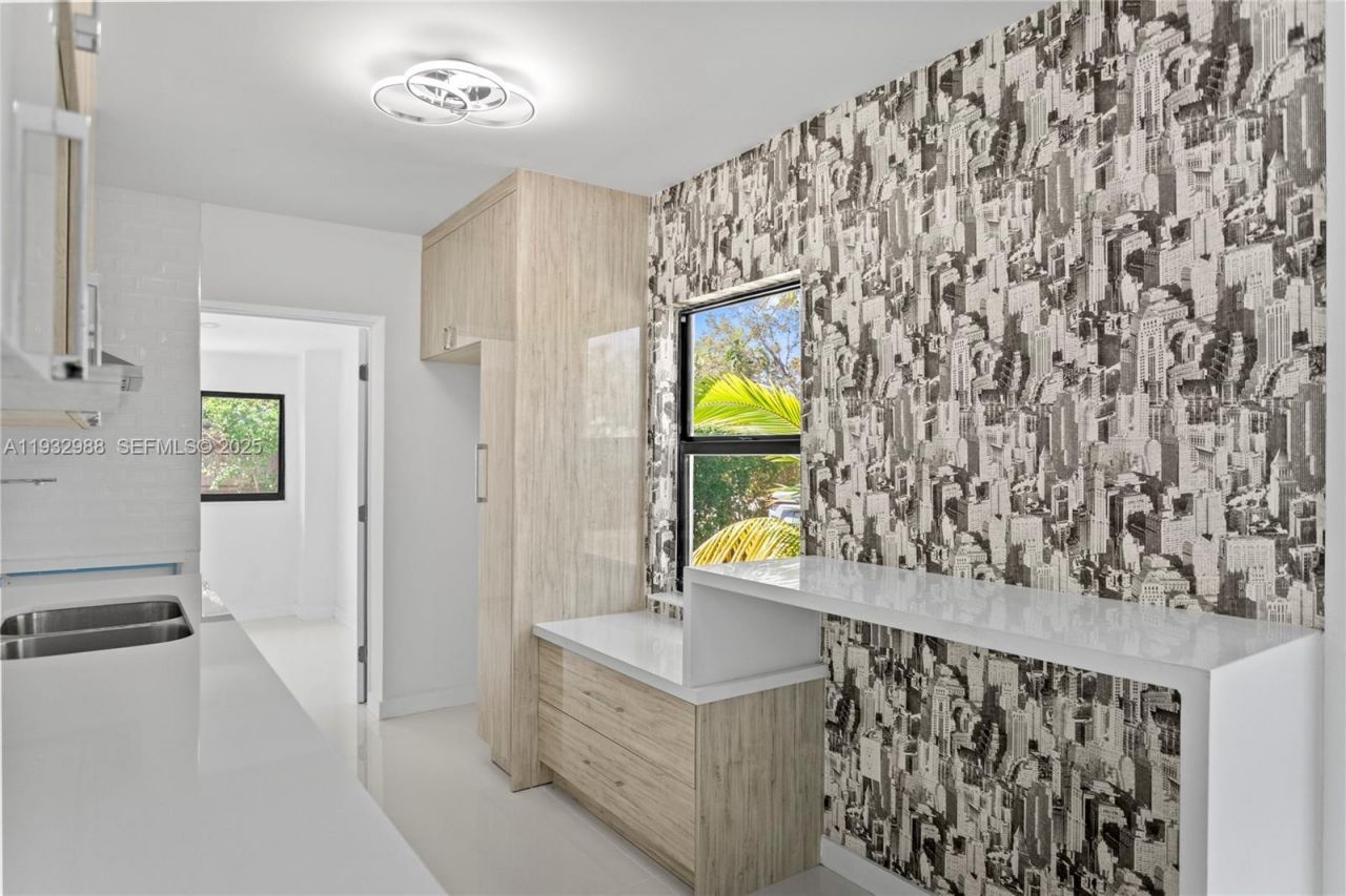 1640 NE 183 St, North Miami Beach, FL 33179 Photo