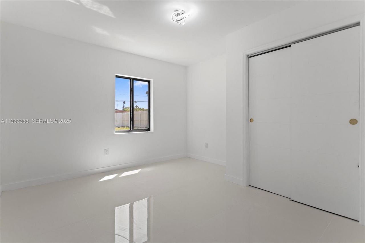 1640 NE 183 St, North Miami Beach, FL 33179 Photo