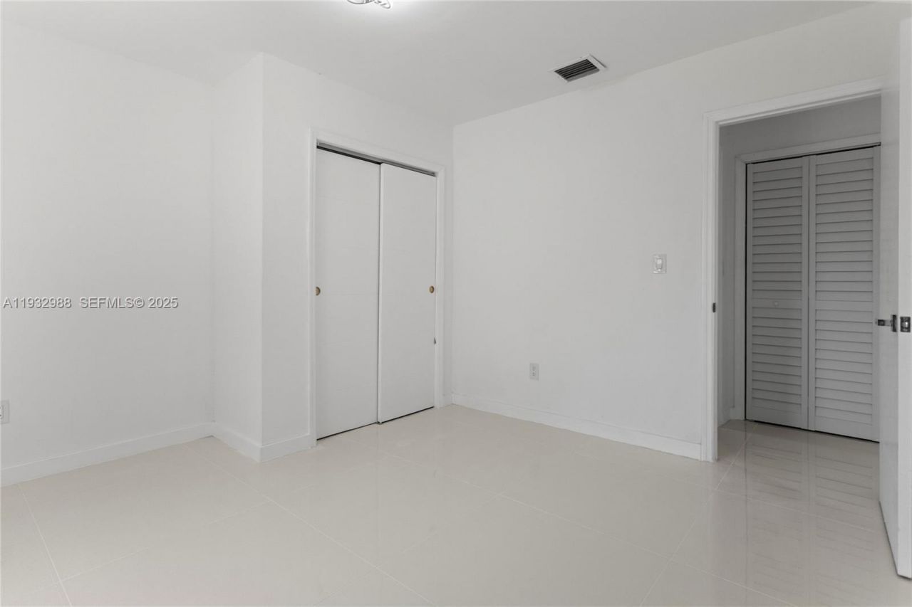 1640 NE 183 St, North Miami Beach, FL 33179 Photo