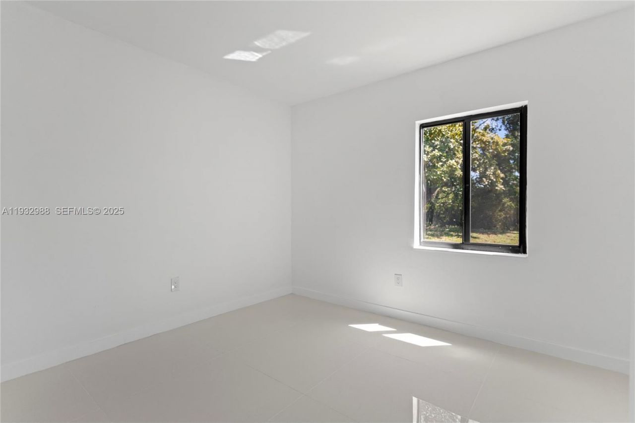 1640 NE 183 St, North Miami Beach, FL 33179 Photo