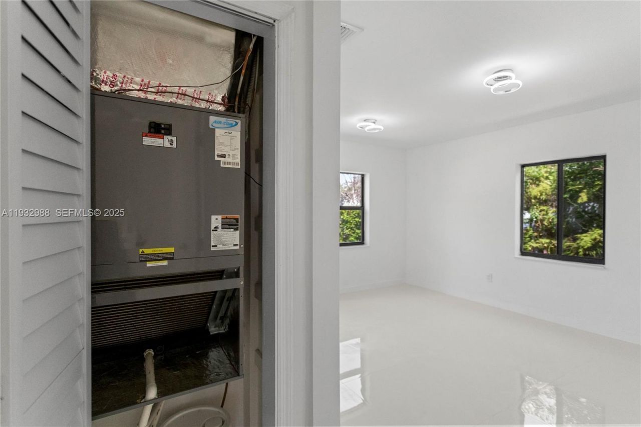 1640 NE 183 St, North Miami Beach, FL 33179 Photo