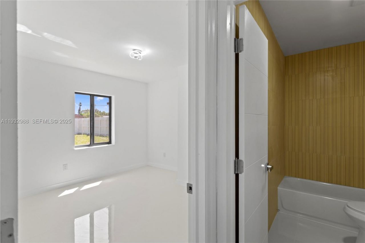 1640 NE 183 St, North Miami Beach, FL 33179 Photo