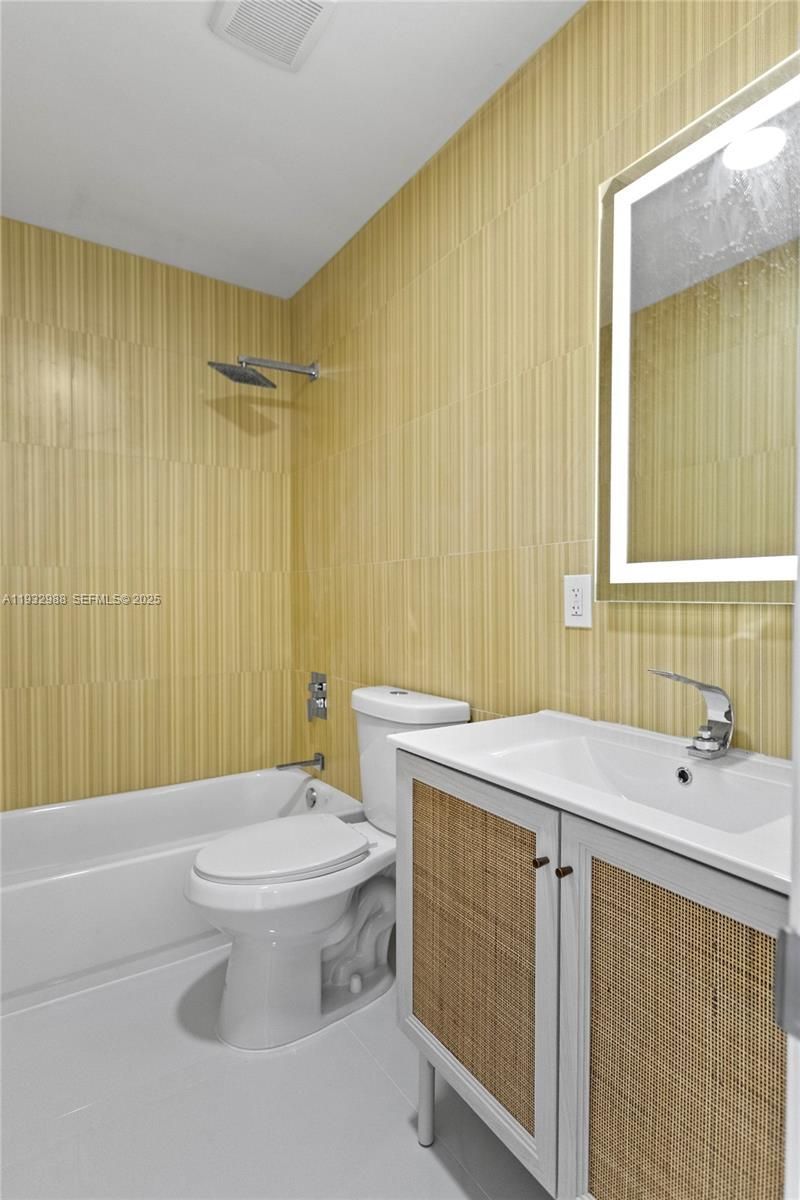 1640 NE 183 St, North Miami Beach, FL 33179 Photo
