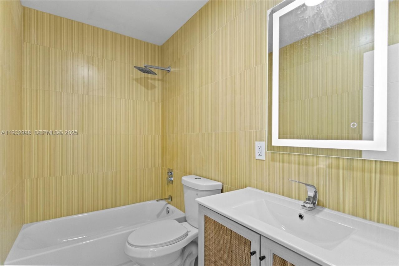 1640 NE 183 St, North Miami Beach, FL 33179 Photo