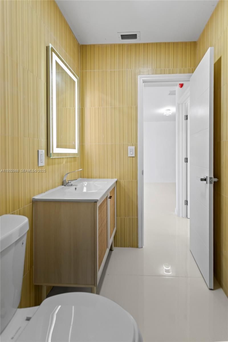 1640 NE 183 St, North Miami Beach, FL 33179 Photo