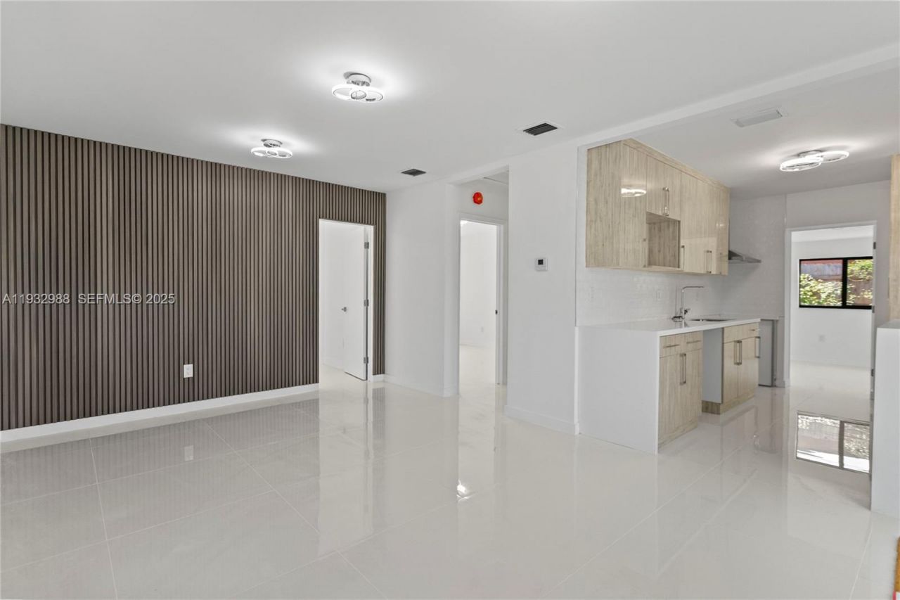 1640 NE 183 St, North Miami Beach, FL 33179 Photo
