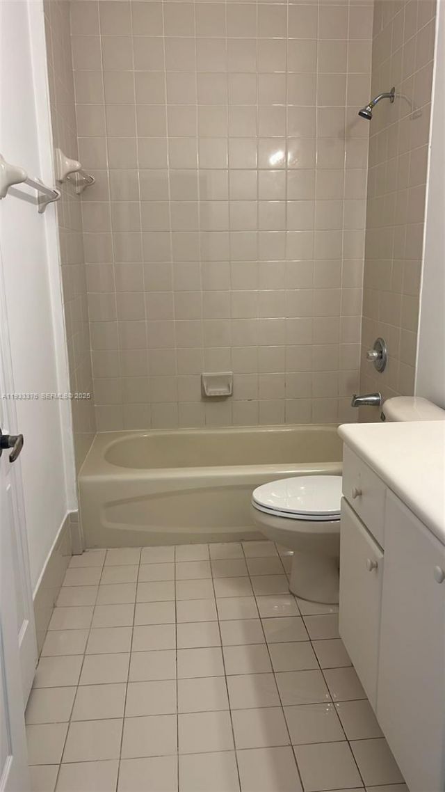 7200 NW 177th St, Unit 206-7, Hialeah, FL 33015 Photo