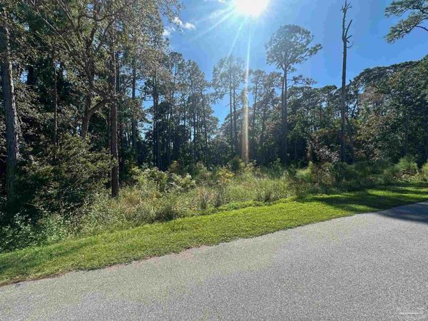 3857 Paradise Bay Dr, Gulf Breeze, FL 32563