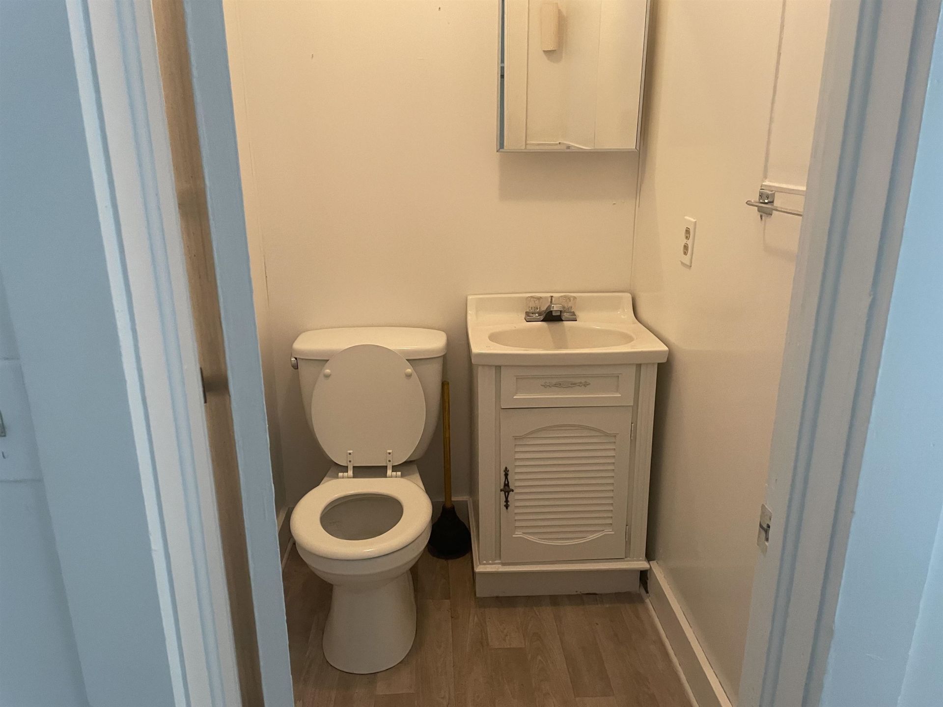 8 Raymond St. Photo 13