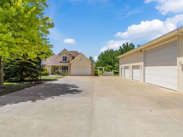58492 HILMAN Road, GLENWOOD, IA 51534