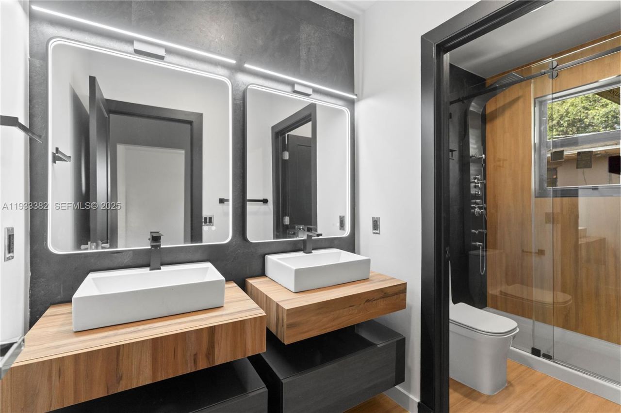 1745 NW 151st St , Miami Gardens, FL 33054 Photo