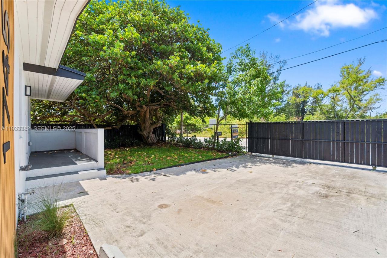 1745 NW 151st St , Miami Gardens, FL 33054 Photo