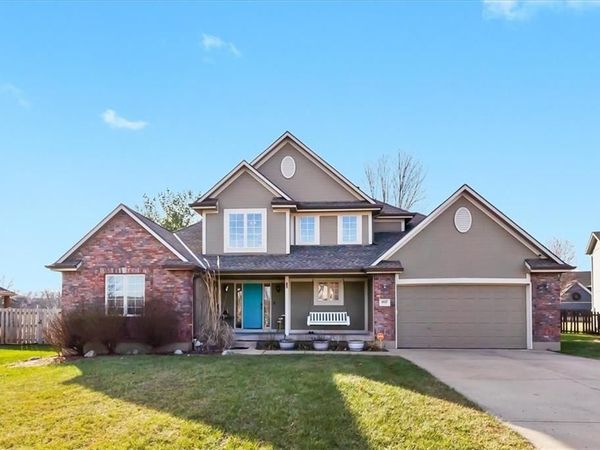1607 NW Pin Oak Court, Grain Valley, MO 64029