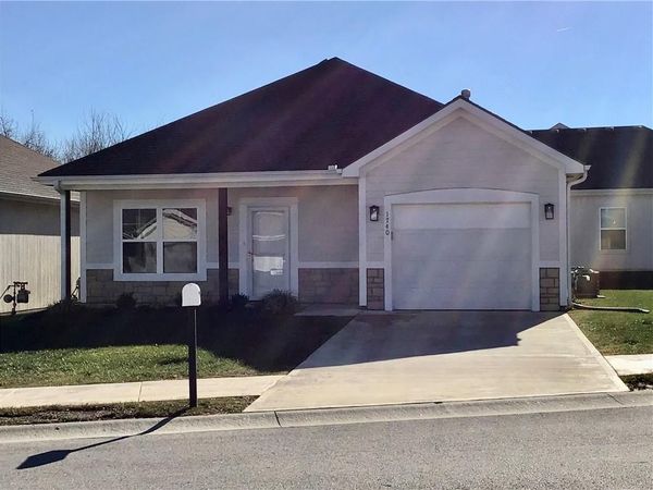1740 S Park Drive, Tonganoxie, KS 66086
