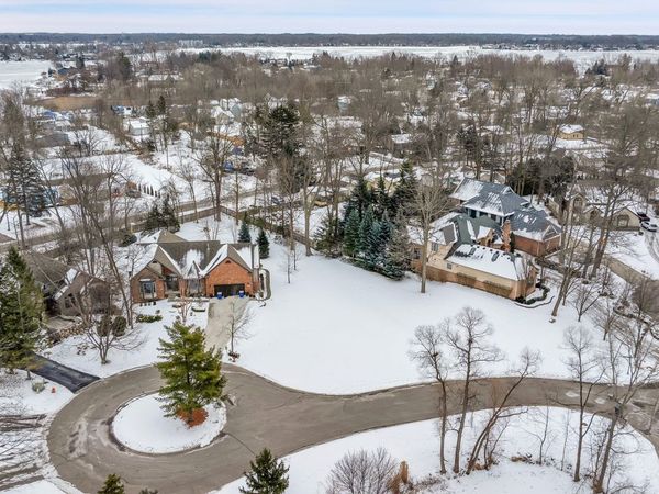 4275 Forest Valley Court Court, Waterford, MI 48328