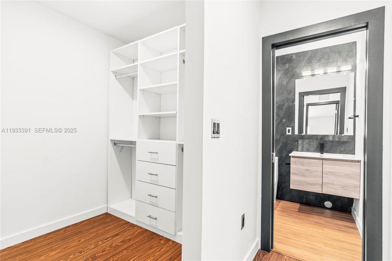 1121 NW 57th St, Miami, FL 33127 Photo