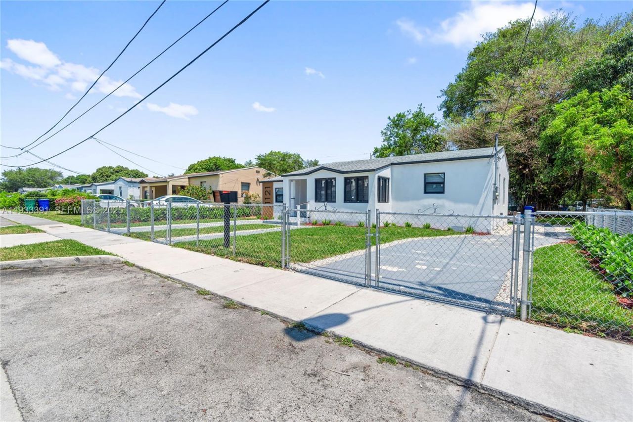 1121 NW 57th St, Miami, FL 33127 Photo