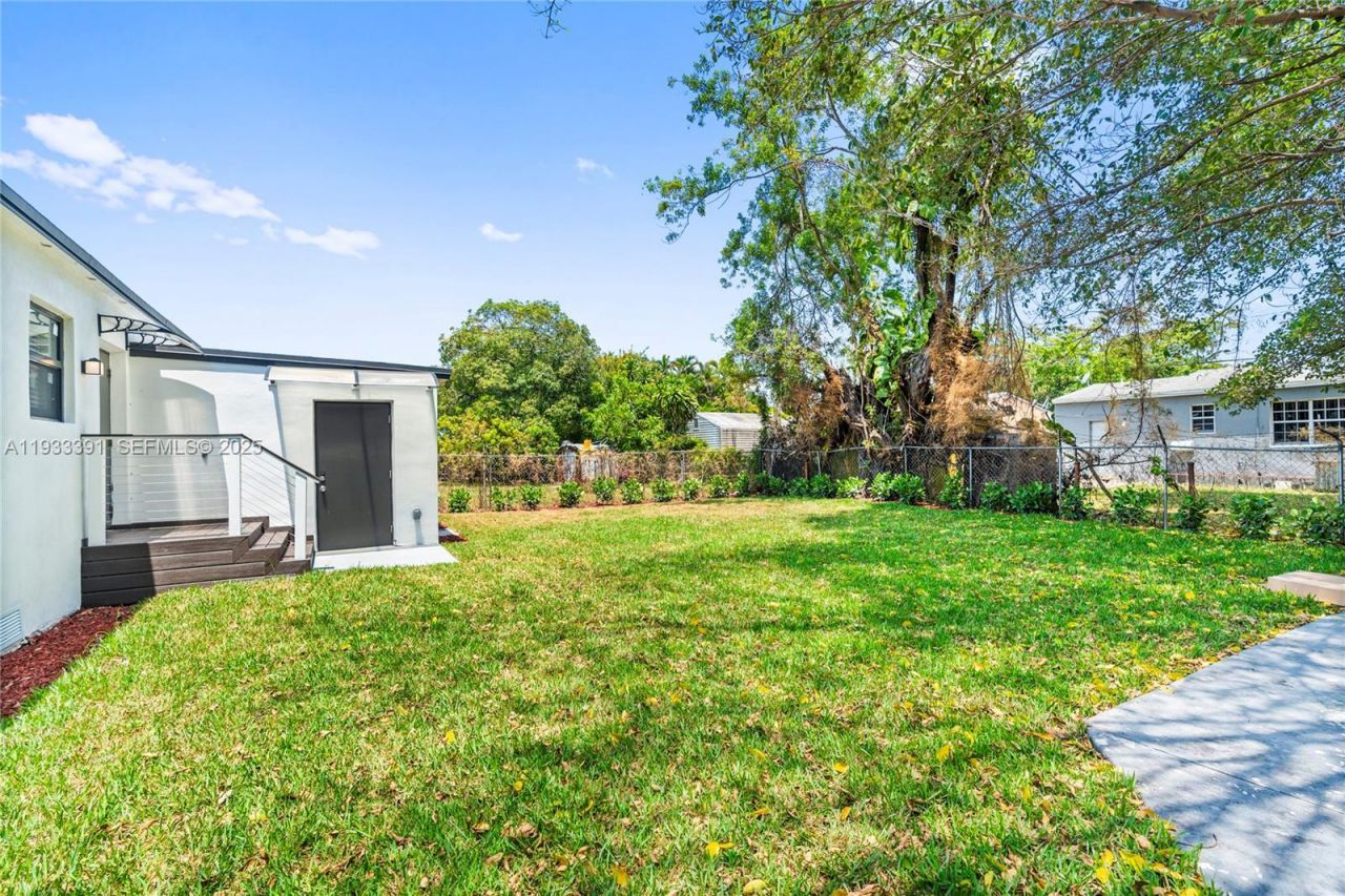 1121 NW 57th St, Miami, FL 33127 Photo