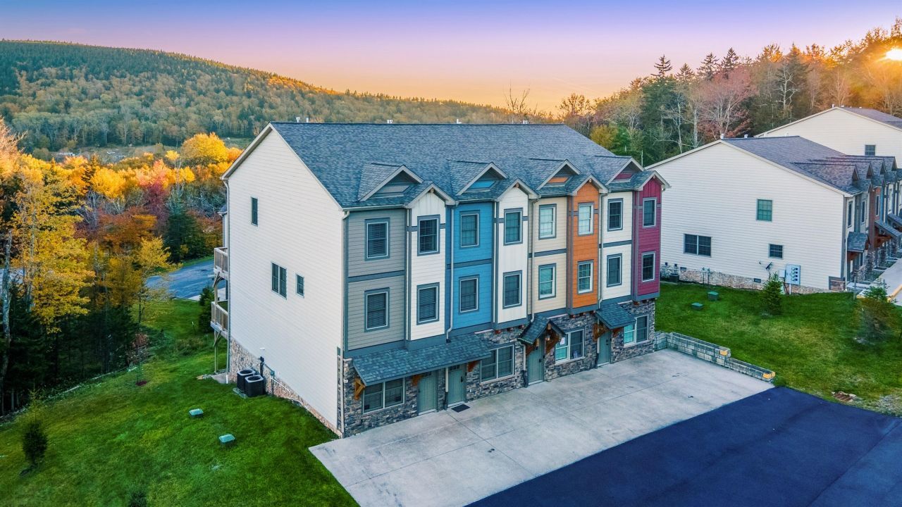 31 Creekside Dr Snowshoe, WV 26209