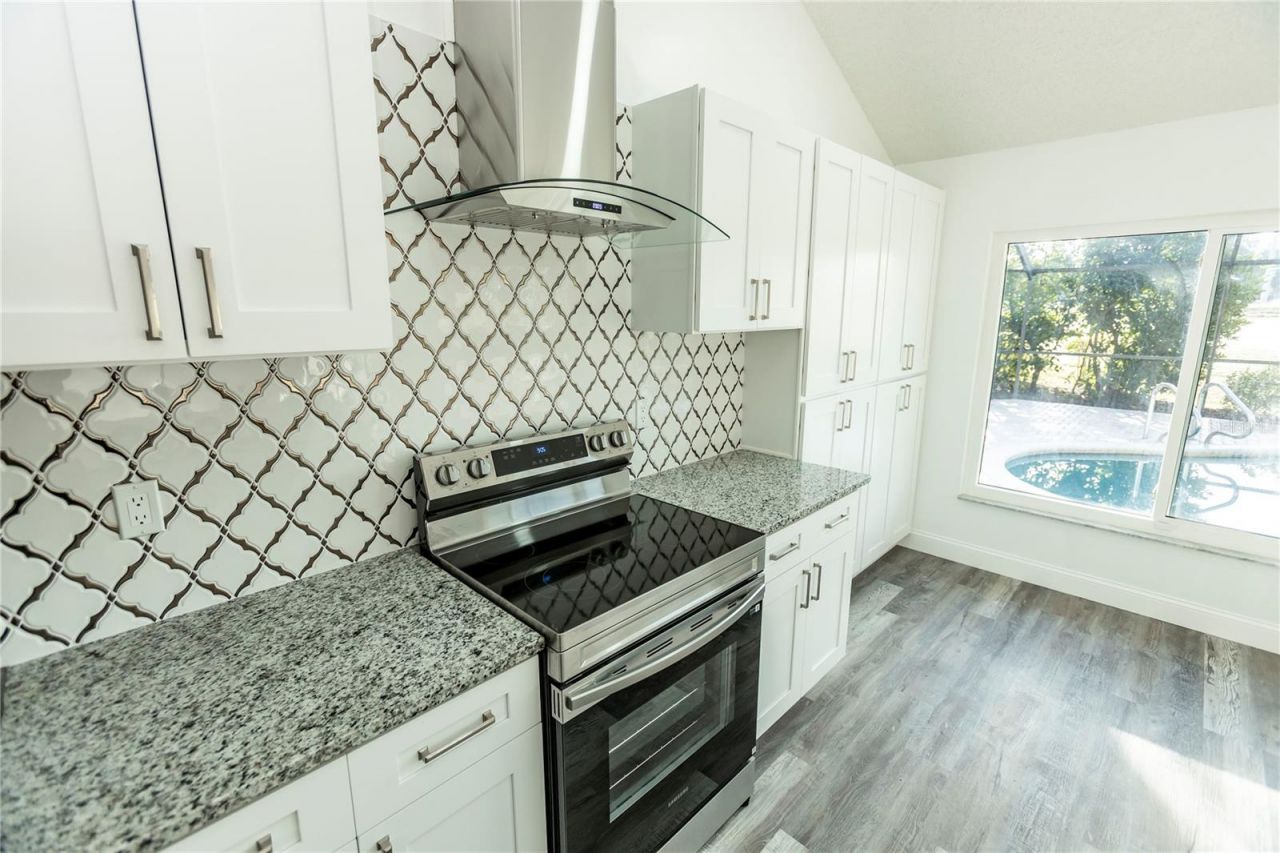 6112 Silver Oaks Drive, Zephyrhills, FL 33542 Photo