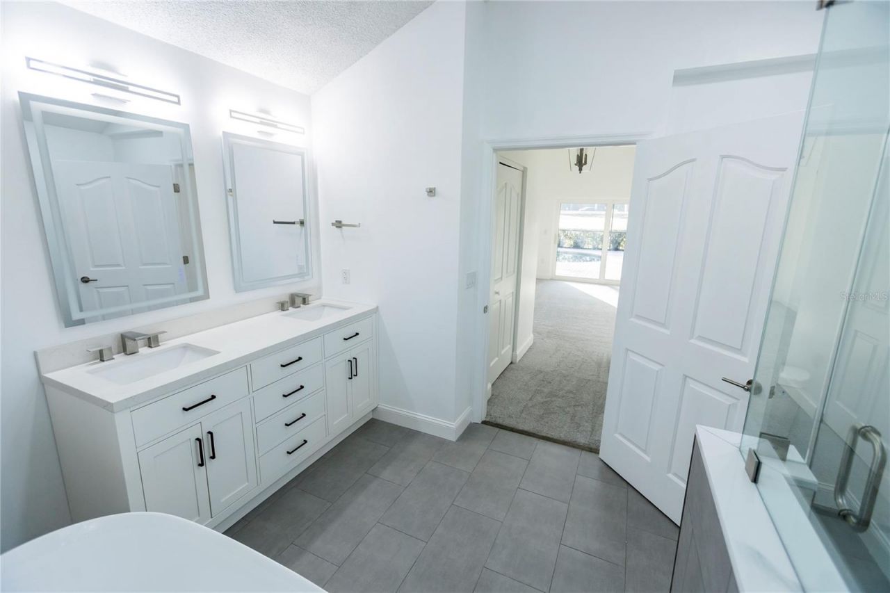 6112 Silver Oaks Drive, Zephyrhills, FL 33542 Photo