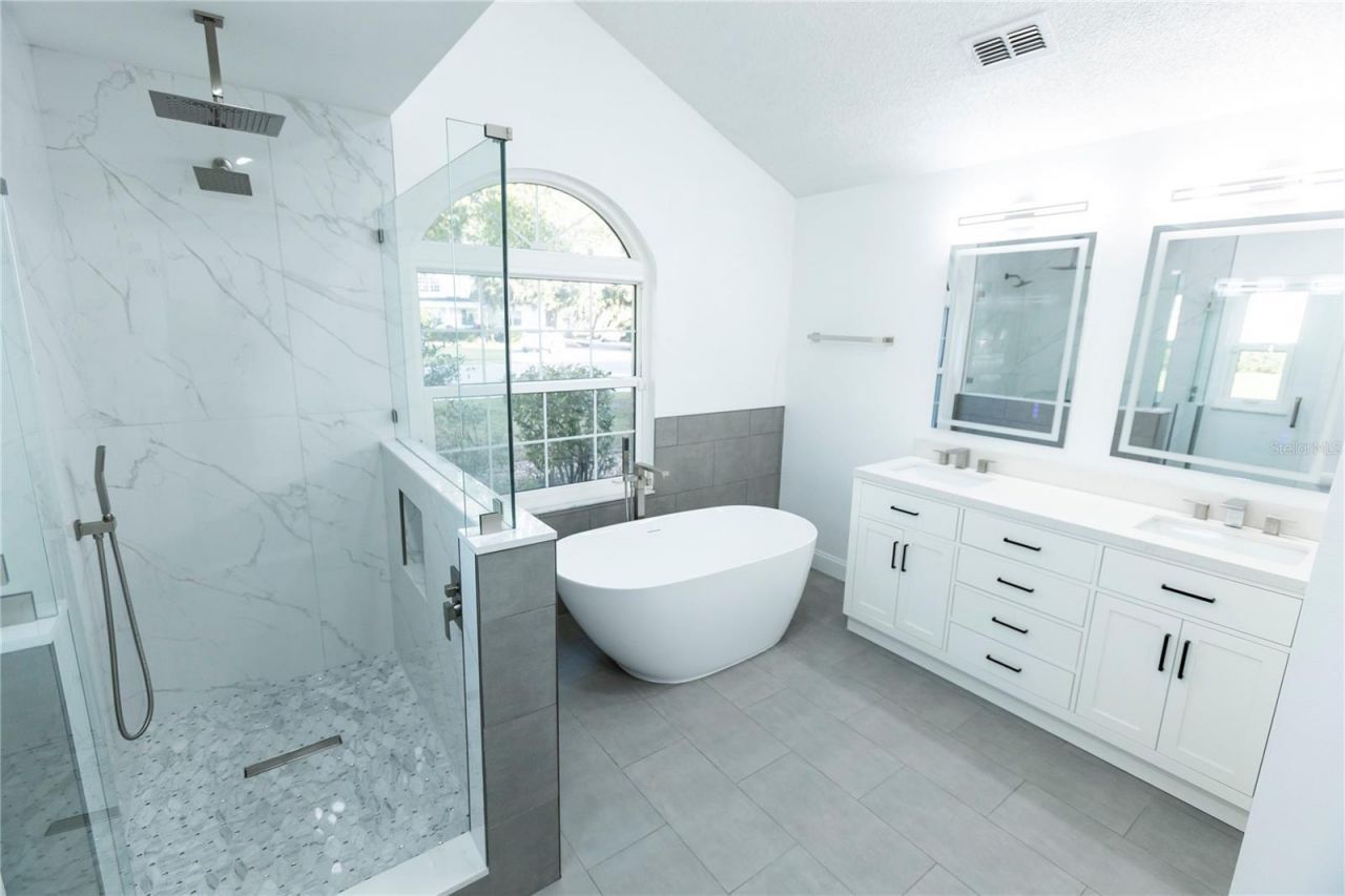 6112 Silver Oaks Drive, Zephyrhills, FL 33542 Photo