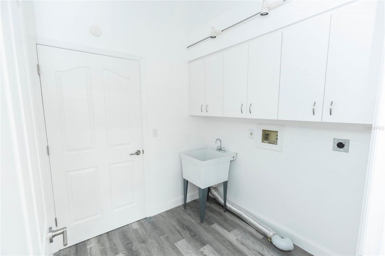 6112 Silver Oaks Drive, Zephyrhills, FL 33542 Photo