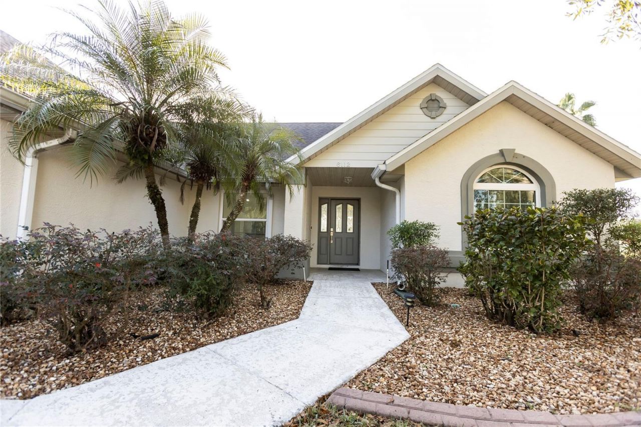 6112 Silver Oaks Drive, Zephyrhills, FL 33542 Photo