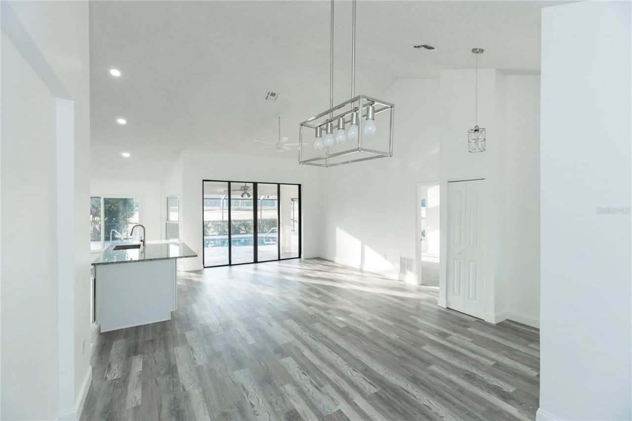 6112 Silver Oaks Drive, Zephyrhills, FL 33542 Photo