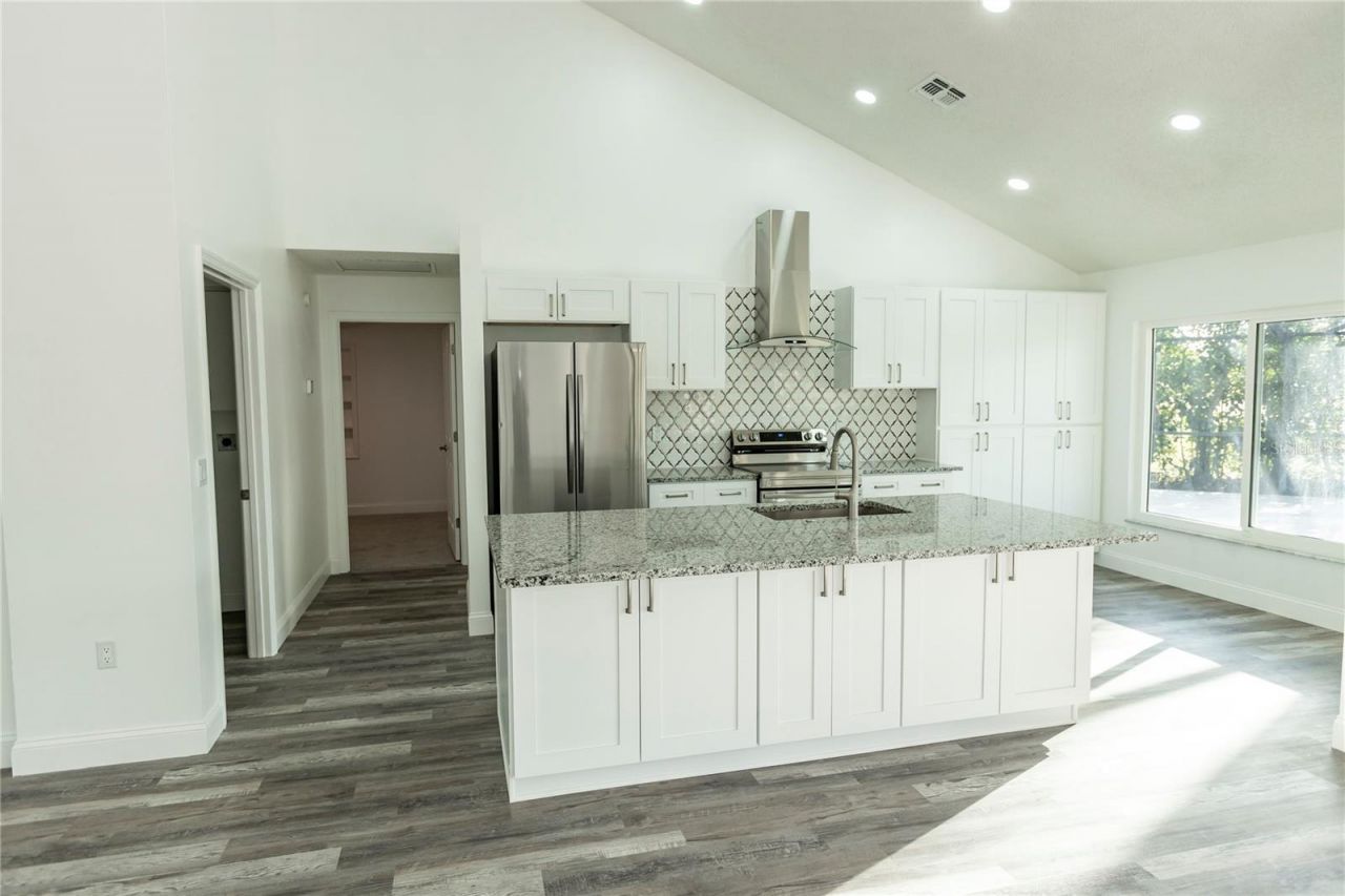 6112 Silver Oaks Drive, Zephyrhills, FL 33542 Photo