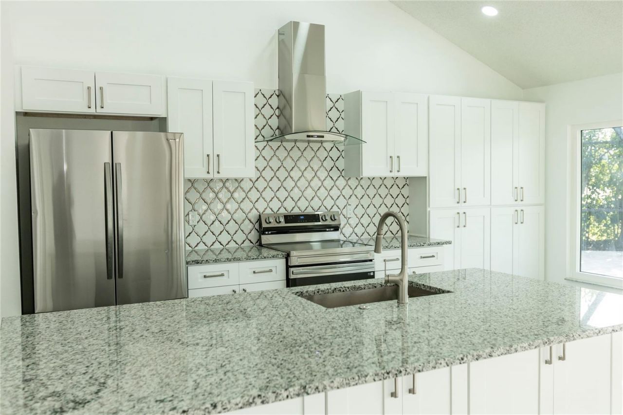 6112 Silver Oaks Drive, Zephyrhills, FL 33542 Photo