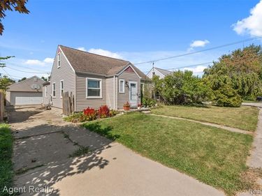 25673 Ford Street, Roseville, MI 48066