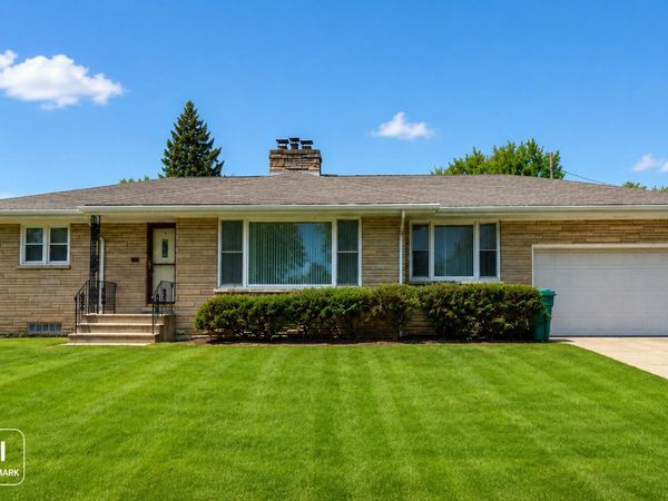 5550 Jefferson Place, Merrillville, IN 46410