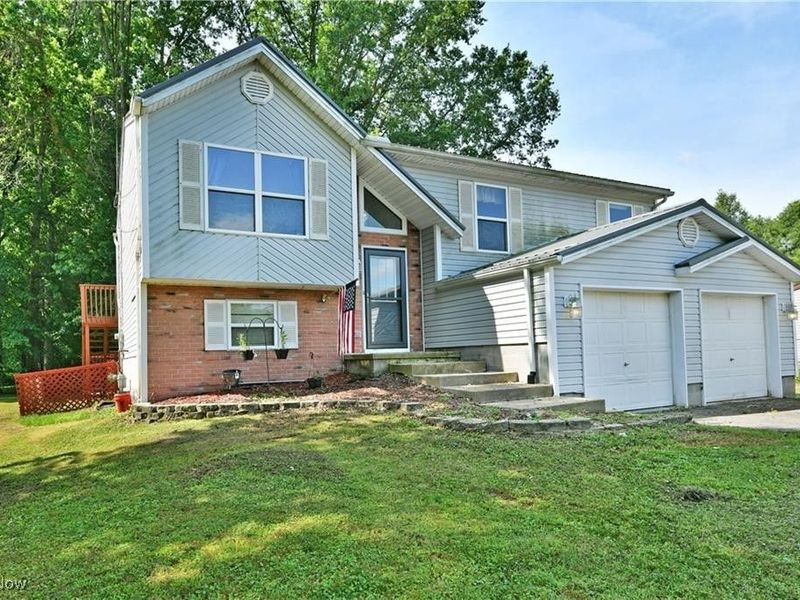 238 Raymond Avenue NW, Champion, OH 44483 Photo 1