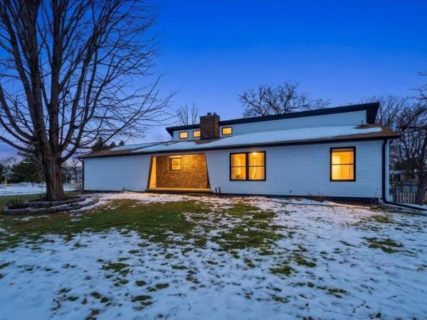 89 3Rd St Street, Hudson, IA 50643