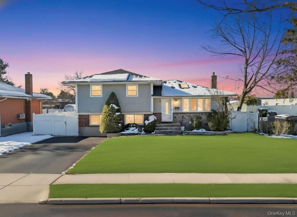 19 Evers Street, Hicksville, NY 11801 Main Photo