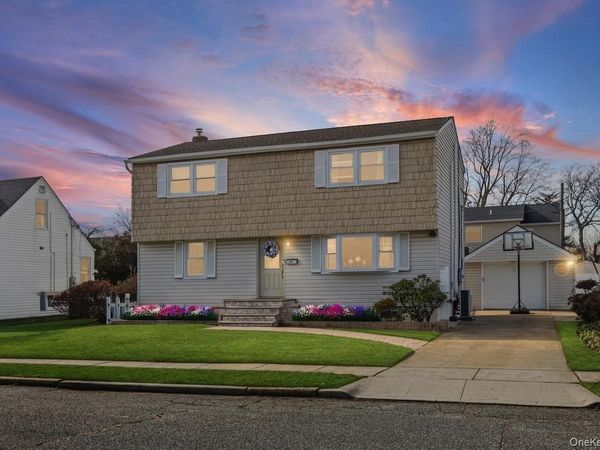 24 Ferndale Drive, Hicksville, NY 11801