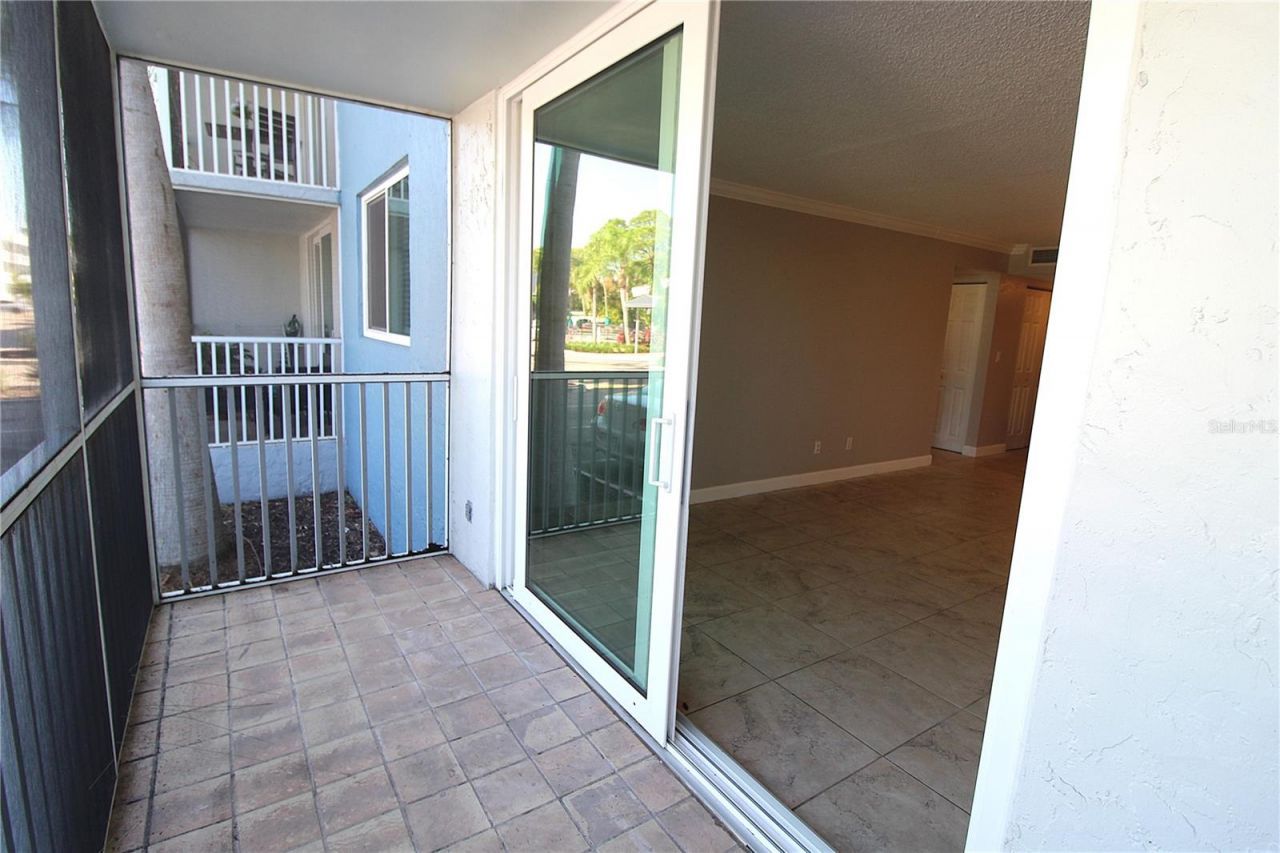 2700 Coconut Bay Lane, Unit 1L, Sarasota, FL 34237 Photo