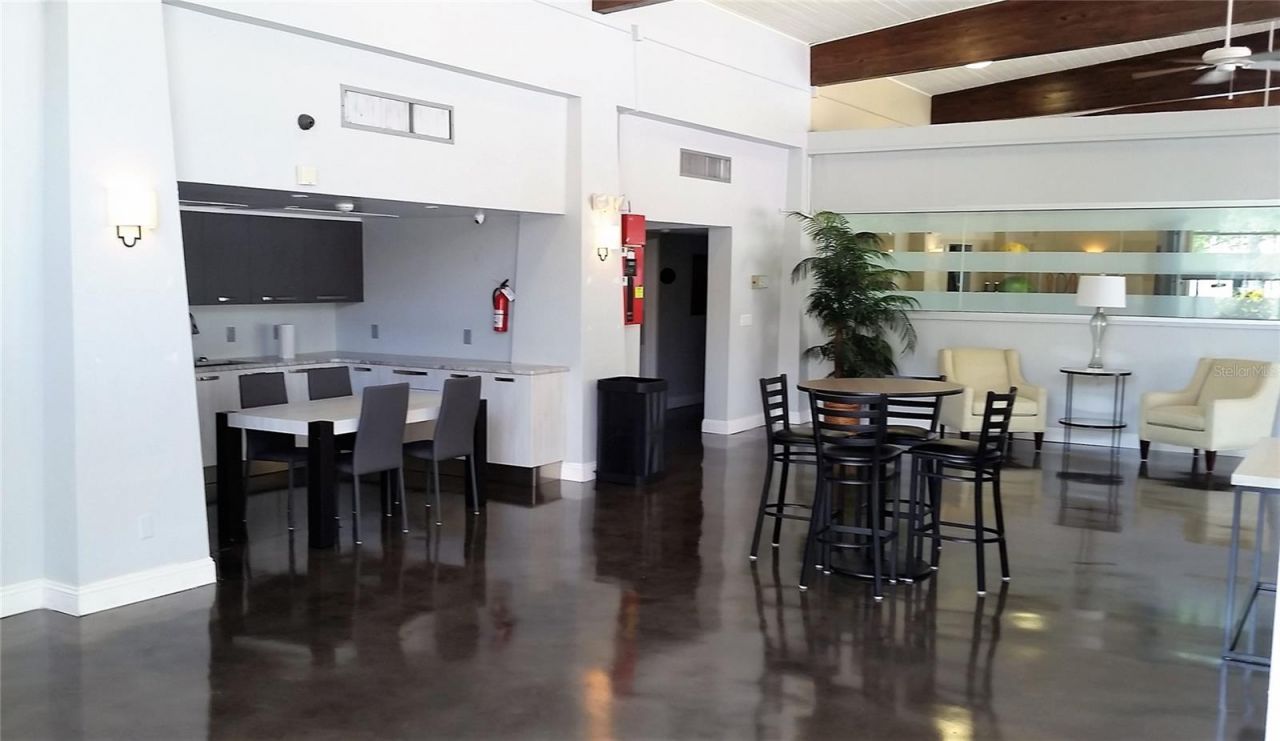 2700 Coconut Bay Lane, Unit 1L, Sarasota, FL 34237 Photo