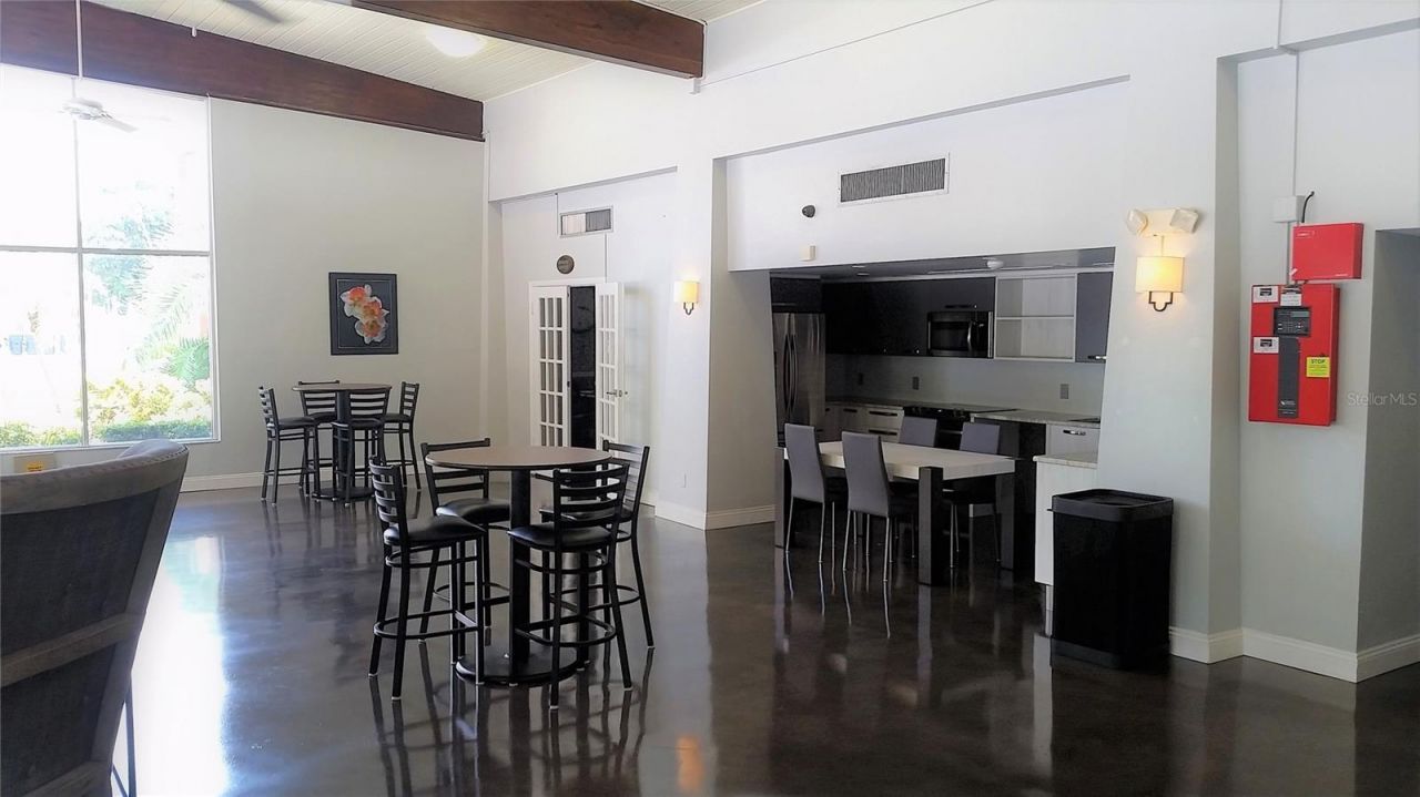 2700 Coconut Bay Lane, Unit 1L, Sarasota, FL 34237 Photo