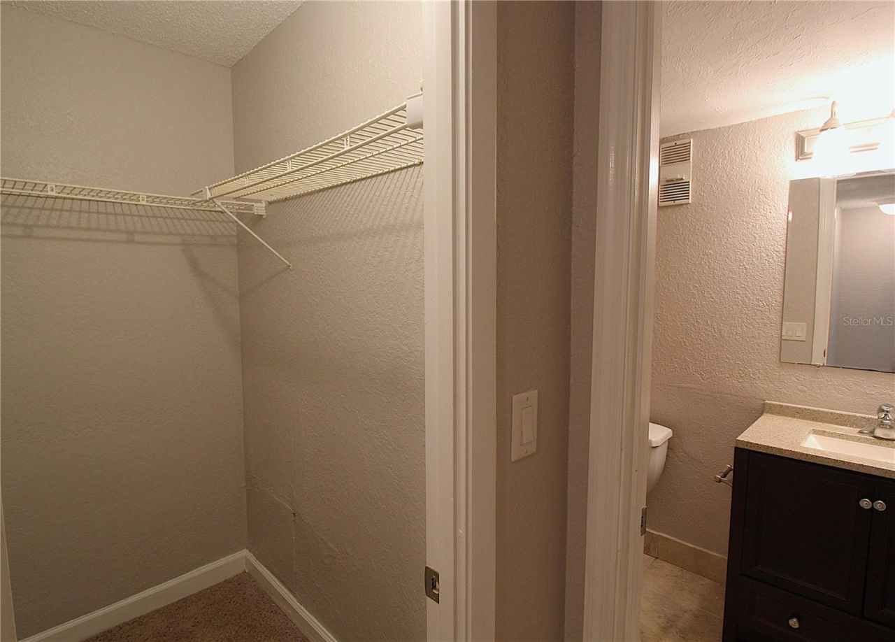 2700 Coconut Bay Lane, Unit 1L, Sarasota, FL 34237 Photo