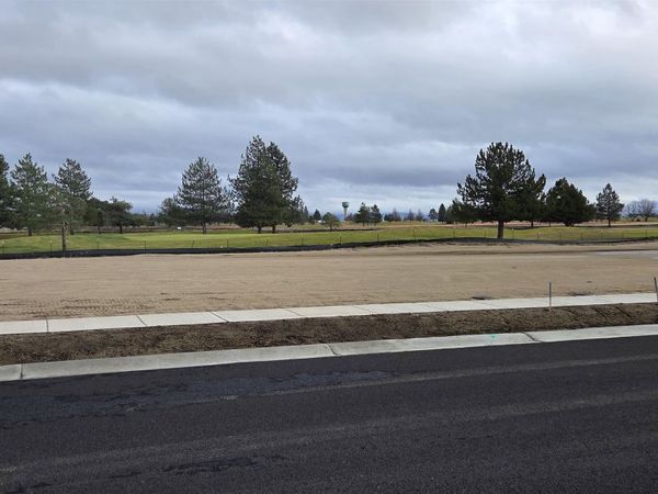 1454 High Desert Dr, Deer Park, WA 99006